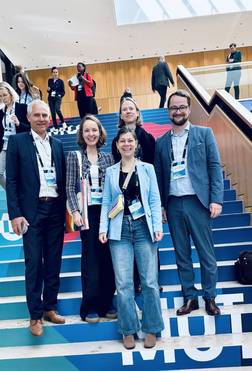 Foto von Franziska Gaupp mit anderen Teilnehmenden auf dem deutschen Stiftungstag 2025